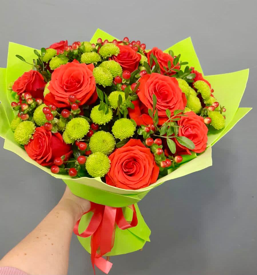 Букет цветов из: Хризантемы и Розы в Горняцком