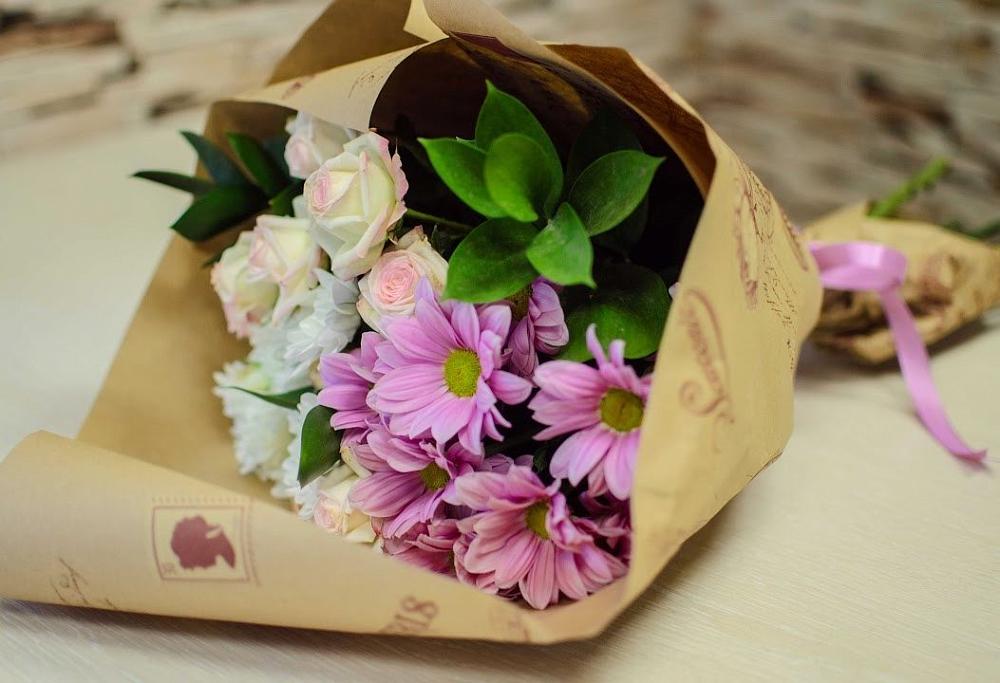 Букет цветов из: Розы и Хризантемы в Горняцком