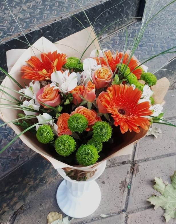 Букет цветов из: Герберы, Хризантемы, Альстромерии и Розы в Горняцком