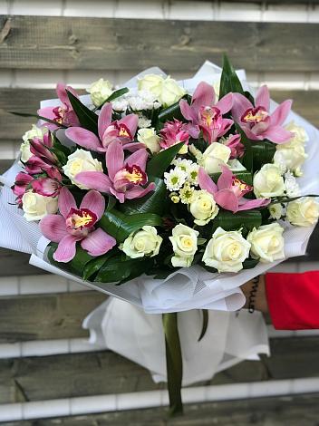 Букет цветов из: Розы и Хризантемы в Горняцком