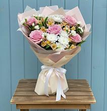 Букет цветов из:  Гвоздики, Орхидеи и Розы в Горняцком