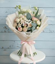 Букет цветов из:  Розы и Лизиантусы в Горняцком