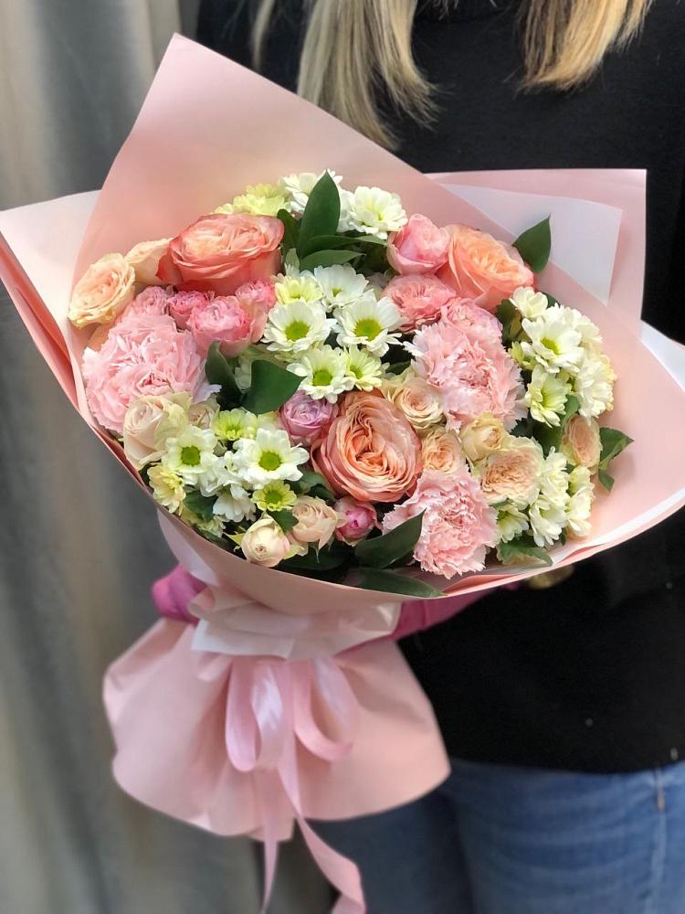 Букет цветов из: Гвоздики, Розы и Хризантемы в Горняцком