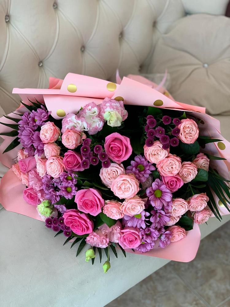 Букет цветов из: Хризантемы, Розы и Лизиантусы в Горняцком