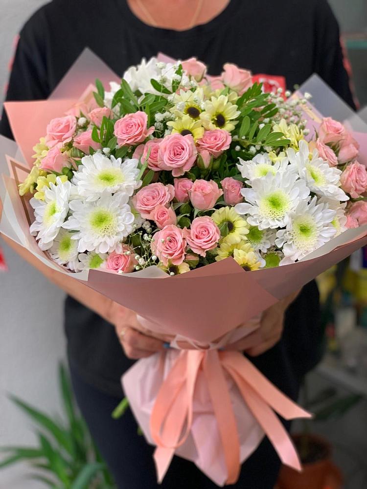 Букет цветов из: Розы и Хризантемы в Горняцком