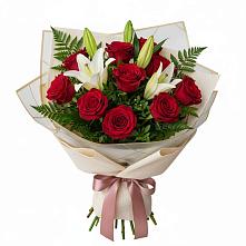 Букет цветов из:  Лилии и Розы в Горняцком