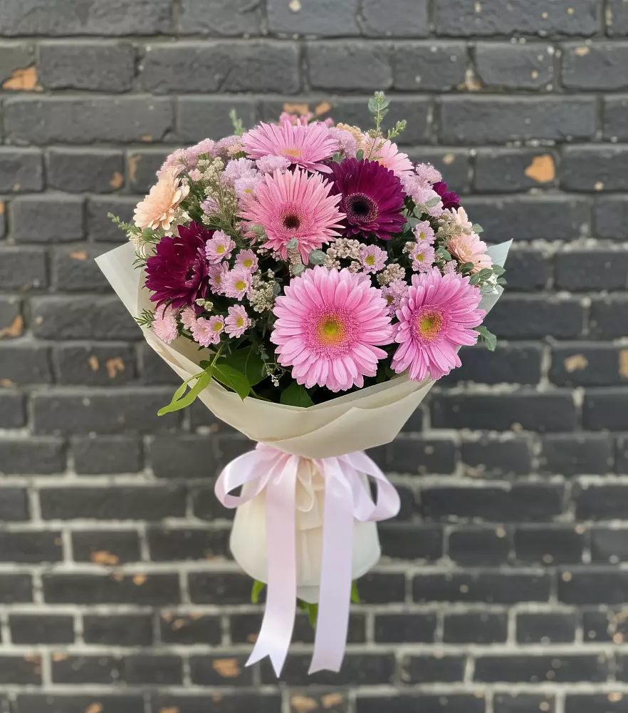 Букет цветов из: Герберы и Хризантемы в Горняцком