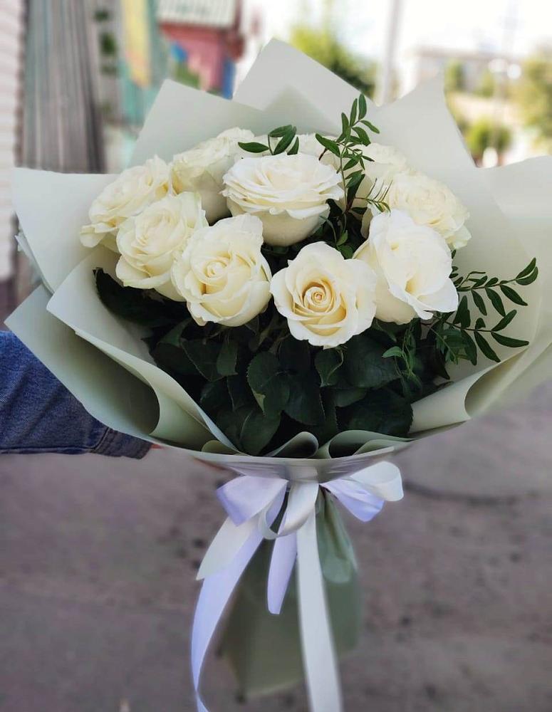 Букет Белые розы Проуд в Горняцком