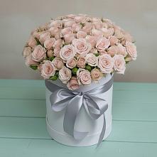 Цветочная композиция из Розы в шляпной коробке в Горняцком