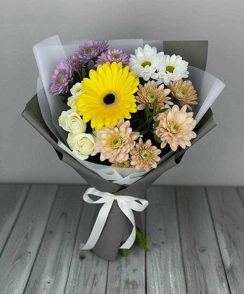 Букет цветов из: Розы, Герберы и Хризантемы в Горняцком