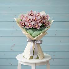 Букет цветов из:  Орхидеи и Розы в Горняцком