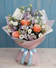 Букет цветов из:  Лизиантусы, Розы, Альстромерии и Гипсофила в Горняцком