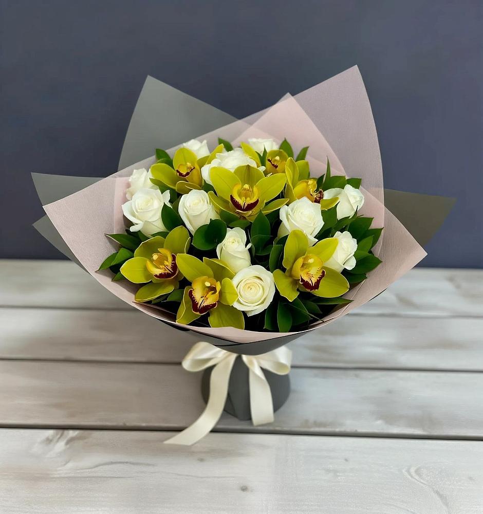 Букет цветов из: Орхидеи и Розы в Горняцком