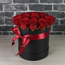 Цветочная композиция из Розы в шляпной коробке в Горняцком