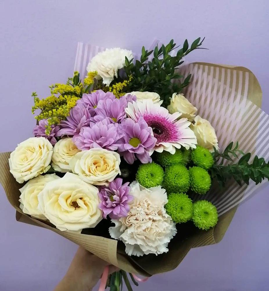 Букет цветов из: Хризантемы, Розы, Гвоздики и Герберы в Горняцком