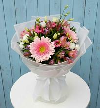 Букет цветов из:  Герберы, Альстромерии и Лизиантусы #REPLACE_PRED# Горняцком