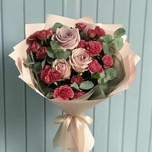 Букет цветов из:  Гвоздики и Розы в Горняцком