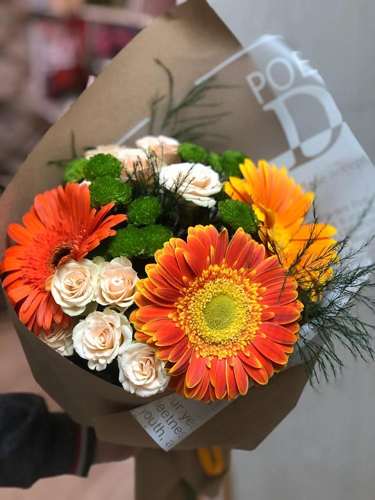 Букет цветов из: Герберы, Хризантемы и Розы в Горняцком