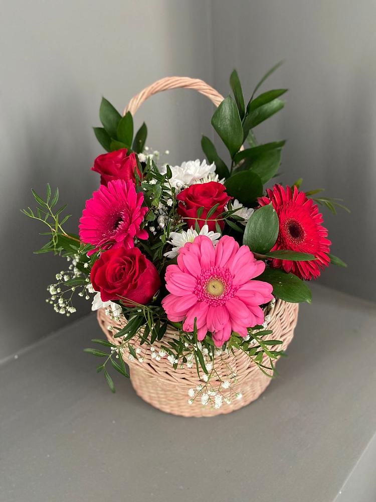 Цветочная композиция из Розы, Хризантемы и Герберы в корзине в Горняцком