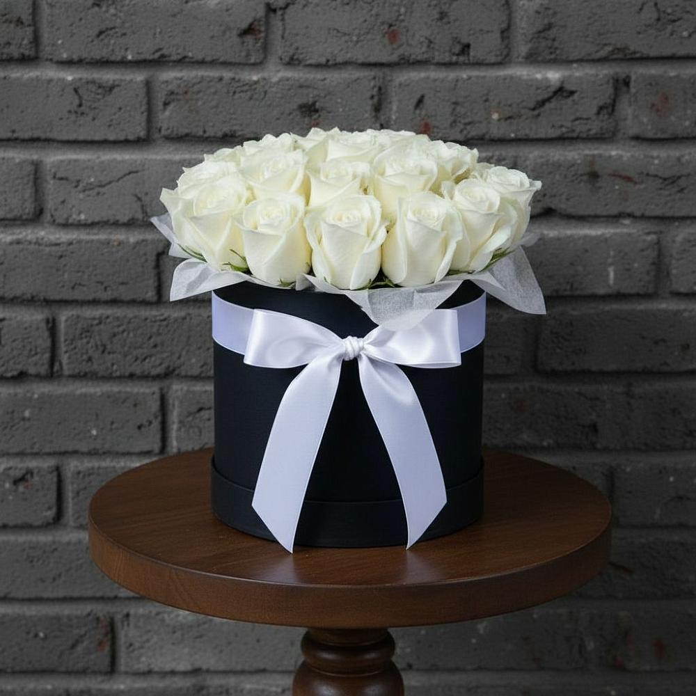 Цветочная композиция из Розы в шляпной коробке в Горняцком