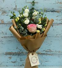 Букет цветов из:  Розы и Лизиантусы в Горняцком