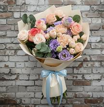 Букет цветов из:  Розы, Лизиантусы и Гвоздики в Горняцком