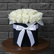 Цветочная композиция из Розы в шляпной коробке в Горняцком